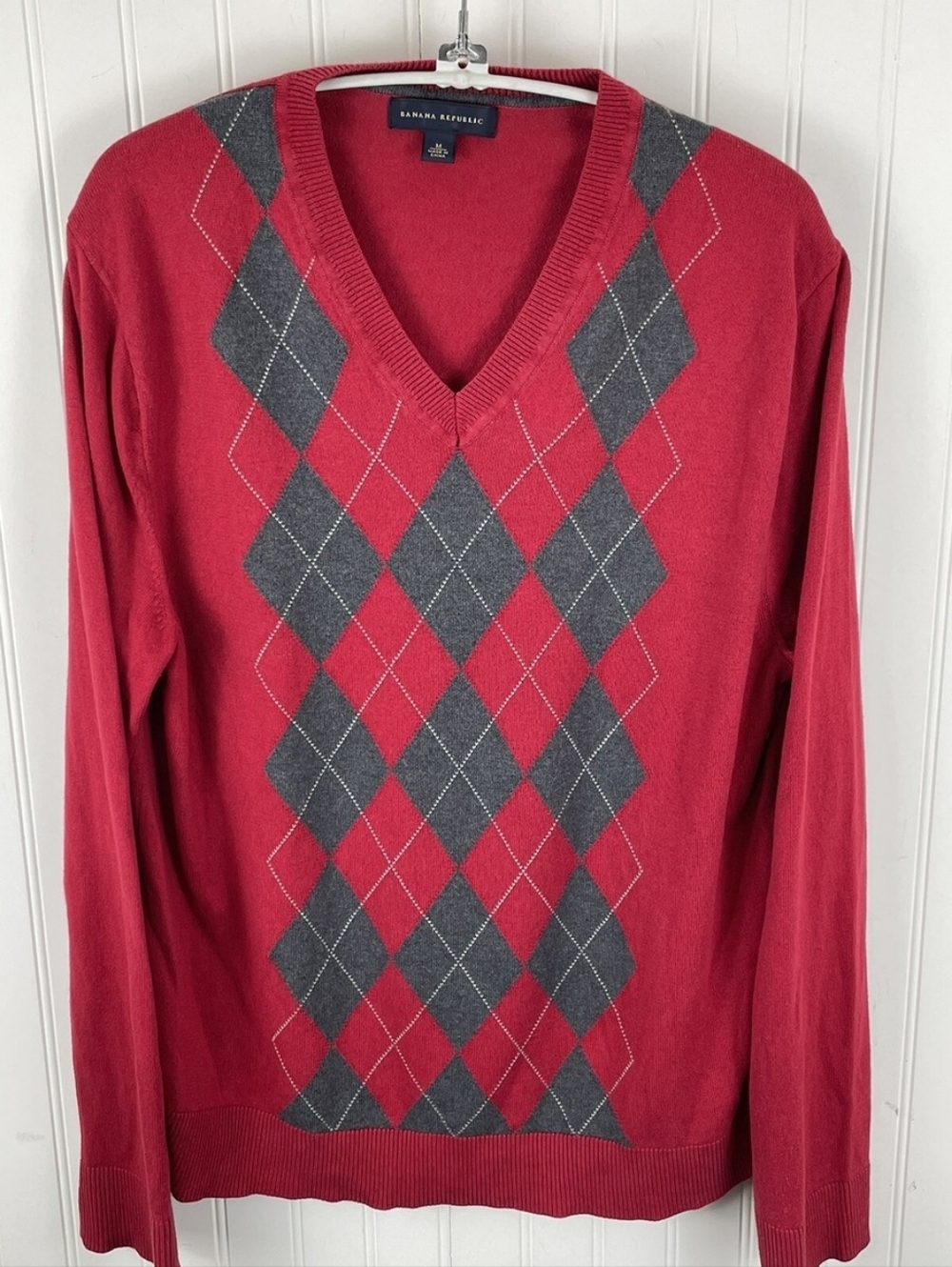 Banana Republic Red and Gray Argyle V-Neck Sweater